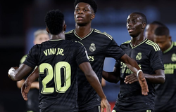 Real Madrid thích mua cầu thủ trẻ, MU chuộng cầu thủ già