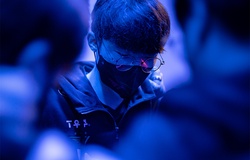 Bình luận viên LPL xúc phạm Faker ngay trên sóng trực tiếp CKTG 2022?