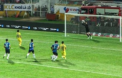 Công Phượng đá panenka “lỗi”, HAGL thoát thua Bình Định nhờ penalty gây tranh cãi