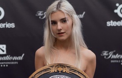 Ngôi sao phim người lớn xuất hiện tại The International 2022, gây sốt cộng đồng Dota 2
