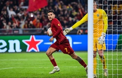 Roma và Mourinho ngược dòng giành vé đi tiếp, Lazio bị mỉa mai 