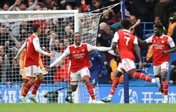 Arsenal hạ gục Chelsea nhờ chuyên gia ghi bàn bằng phạt góc