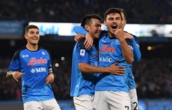 AC Milan bị Napoli bỏ xa 8 điểm trong cuộc đua Scudetto