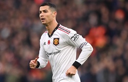 CĐV MU phản ứng thế nào sau khi Ronaldo “tấn công” MU và Ten Hag?