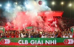 CLB Hải Phòng và Nam Định bị phạt nặng vì CĐV đốt pháo sáng