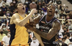Màn ra mắt tại Đài Loan của Dwight Howard khiến NHM phát sốt