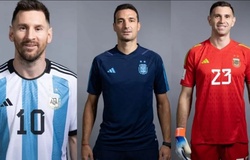 Messi tạo dáng chụp ảnh cùng Argentina trước trận mở màn World Cup