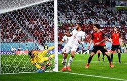 Courtois “trợ giúp” tạo nên bàn đầu tiên bằng đá phạt ở World Cup 