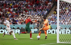 Ronaldo có chạm vào bóng trong tình huống Fernandes ghi bàn?