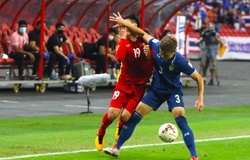 “Vua cùi chỏ” Theerathon dự AFF Cup 2022 trong nỗi lo lắng cho vợ