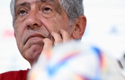 HLV Bồ Đào Nha “giải cứu” Ronaldo: Hãy để anh ấy yên!