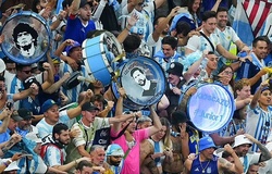 Hàng ngàn CĐV Argentina sẵn sàng ăn mày để xem Messi nâng cúp vô địch World Cup 2022
