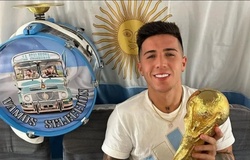 Đội tuyển Argentina mở tiệc ăn mừng World Cup trên máy bay về nước