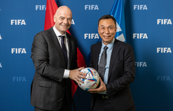 Chủ tịch FIFA trao chức vô địch cho Việt Nam hoặc Thái Lan
