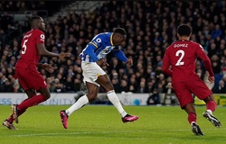 Kỳ lạ Liverpool gần khu vực xuống hạng hơn ngôi đầu bảng