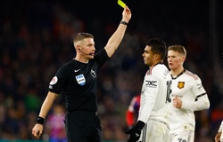 Cận cảnh chiếc thẻ vàng khiến Casemiro và MU phải trả giá đắt
