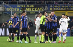 Inter thua sốc sau khi chơi với 10 người và thủ môn mắc sai lầm