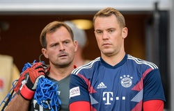 Bayern Munich sa thải HLV của thủ môn Neuer vì để lộ thông tin