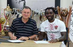 Cựu cầu thủ Chelsea trong đống đổ nát của trận động đất kinh hoàng ở Thổ Nhĩ Kỳ