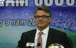 Ngồi “ghế nóng” tuyển Việt Nam thay HLV Park Hang Seo, ông Troussier thực tế được trả lương bao nhiêu?