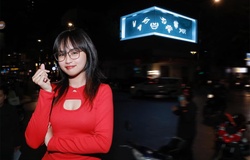 MC Minh Nghi gây sốt khi xuất hiện cùng Billboard giải đấu VCS