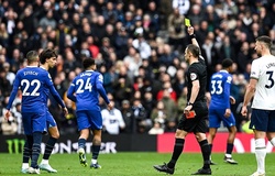 Chelsea thoát thẻ đỏ ở trận derby vẫn lún sâu vào khủng hoảng