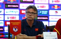HLV Troussier nhắc về huyền thoại Maradona khi loại cầu thủ ở U23 Việt Nam
