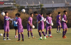 Tuyển Việt Nam tập kín lúc giữa đêm, tập song song với U23 Việt Nam