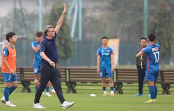 Tuyển Việt Nam tập buổi cuối, đã làm quen chiến thuật của HLV Troussier