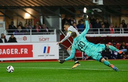 Messi và Mbappe đạt cột mốc đáng nhớ, giải cứu PSG ở phút 90