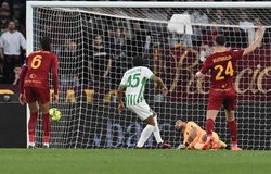 Không có Mourinho, Roma thua đau trên sân nhà với thẻ đỏ tai hại