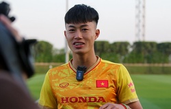 Văn Trường sung sướng sát cánh cùng “đàn anh” ở U23 Việt Nam