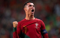 Ronaldo áp sát Messi với thành tích sút phạt “chưa từng thấy”