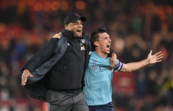 Burnley của Kompany lên hạng Premier League sau chiến thắng lịch sử