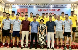 Đội tuyển bóng chuyền nam nhận thưởng nóng trước thềm SEA Games 32