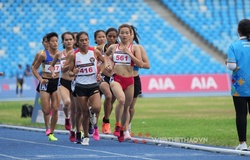 Nguyễn Thị Oanh vừa bắt kịp kỷ lục 12 HCV điền kinh SEA Games, Nguyễn Thị Huyền lại nới khoảng cách