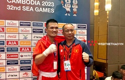 Bùi Phước Tùng đấm knock-out võ sỹ Thái Lan giành HCV boxing SEA Games 32