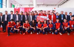 Đại sứ Nguyễn Huy Tăng thăm Đoàn Thể thao Việt Nam tại SEA Games 32