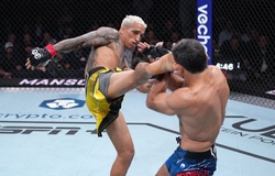 UFC 289: Cựu vương Charles Oliveira trở lại ngoạn mục, knockout Beneil Dariush ngay hiệp 1