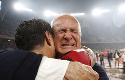 “Phù thủy” Ranieri đưa Cagliari lên Serie A ở phút… 94