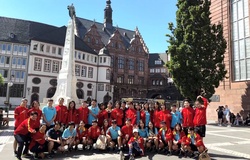 Tuyển nữ Việt Nam rạng rỡ tham quan thành phố Frankfurt