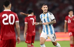 Cầu thủ 18 tuổi của Argentina lừa qua thủ môn Indonesia vẫn không thể ghi bàn