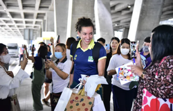 NHM bóng chuyền Thái Lan cuồng nhiệt đón hàng loạt đội bóng lớn tới Bangkok tham dự VNL 2023