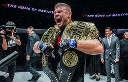 "Máy knockout" Anatoly Malykhin giật đai, chủ tịch ONE Championship đầy tự tin về gà nhà