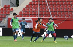 Đấu với nữ Đức, HLV Mai Đức Chung xác định Việt Nam chủ yếu học hỏi