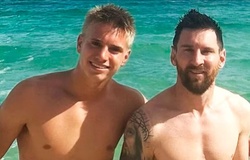 Messi bắt đầu kỳ nghỉ ở Bahamas và gặp gỡ con trai huyền thoại bóng đá châu Âu