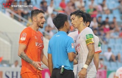 Đoàn Văn Hậu chơi xấu, bị ngoại binh Đà Nẵng “tố” với trọng tài