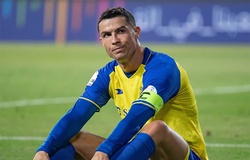 Cristiano Ronaldo lần đầu tiên vắng mặt trong Top 10 tiền đạo xuất sắc nhất năm