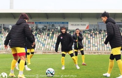 Các tuyển thủ nữ Việt Nam đang rất năng động bất chấp mưa lạnh ở New Zealand