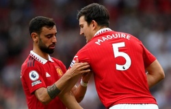 Ai sẽ đeo băng đội trưởng MU sau khi Maguire bị tước quyền?